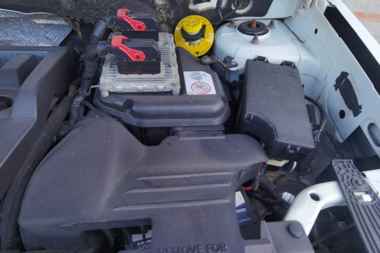 Used Jeep Compass 2014 2.4L four-wheel drive sport version Engine Bay Left