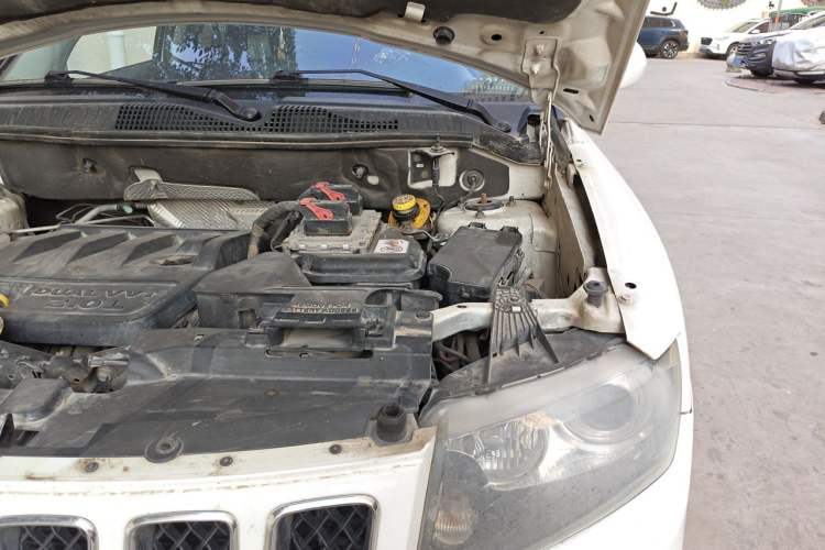 Used Jeep Compass 2014 2.0L two-wheel drive urban version Engine Bay Left