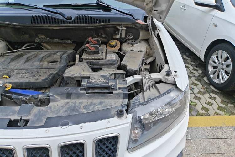 Used Jeep Compass 2014 Revised Version 2.4L Four-Wheel Drive Comfort Edition Engine Bay Left