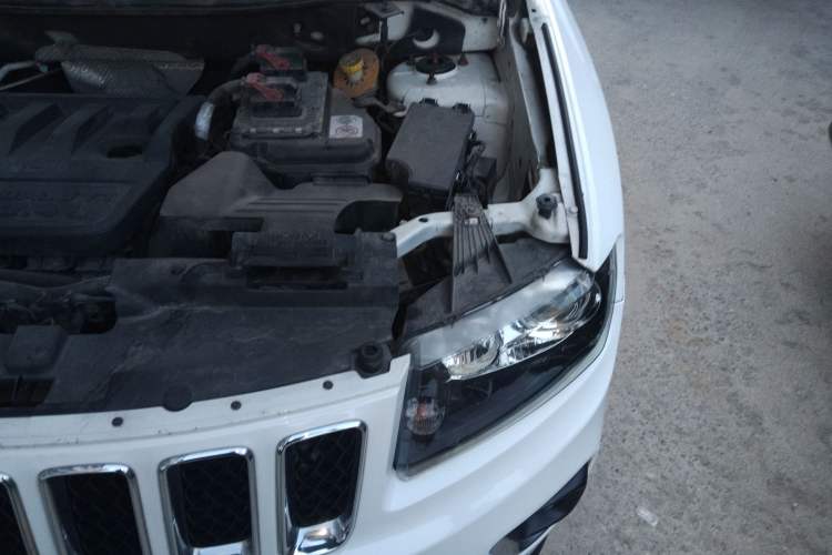 Used Jeep Compass 2014 Revised Version 2.4L Four-Wheel Drive Comfort Edition Engine Bay Left