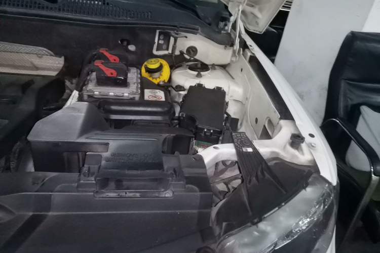 Used Jeep Compass 2014 2.0L two-wheel drive urban version Engine Bay Left