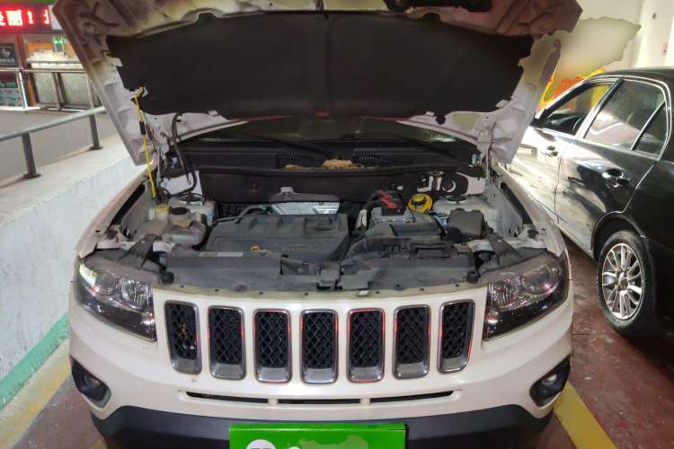 Used Jeep Compass 2014 Revised Version 2.4L Four-Wheel Drive Comfort Edition Engine Bay