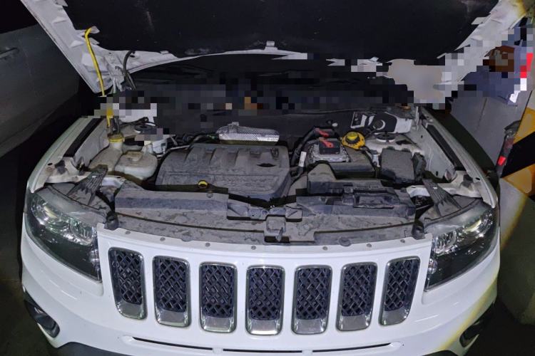Used Jeep Compass 2014 Revised Version 2.4L Four-Wheel Drive Comfort Edition Engine Bay