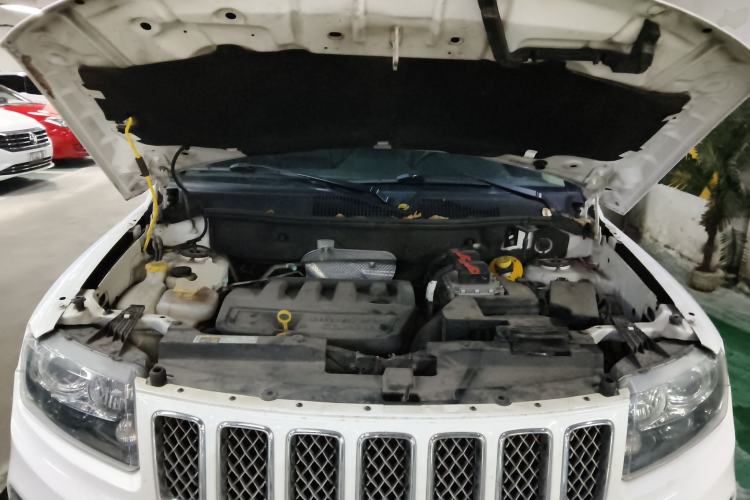 Used Jeep Compass 2014 Revised Version 2.4L Four-Wheel Drive Luxury Edition Engine Bay