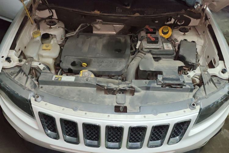 Used Jeep Compass 2014 Revised Version 2.4L Four-Wheel Drive Comfort Edition Engine Bay
