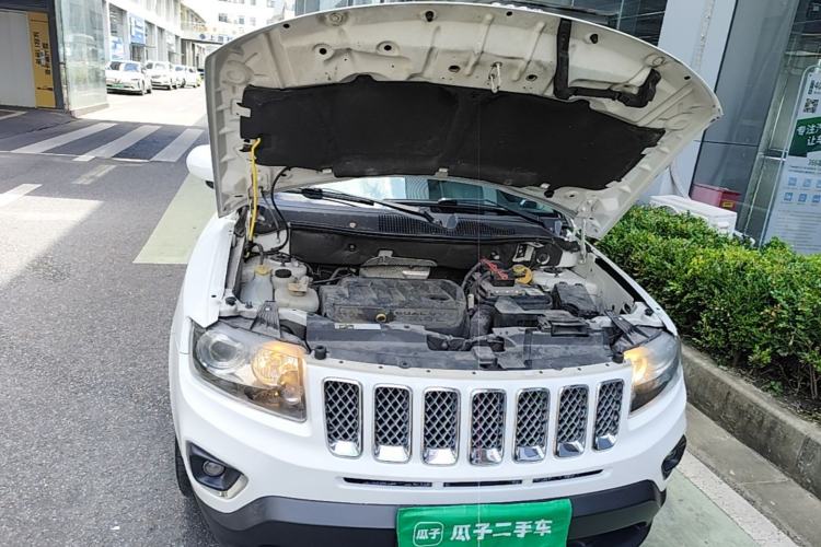 Used Jeep Compass 2014 Revised Version 2.0L Two-Wheel Drive Elite Edition Engine Bay