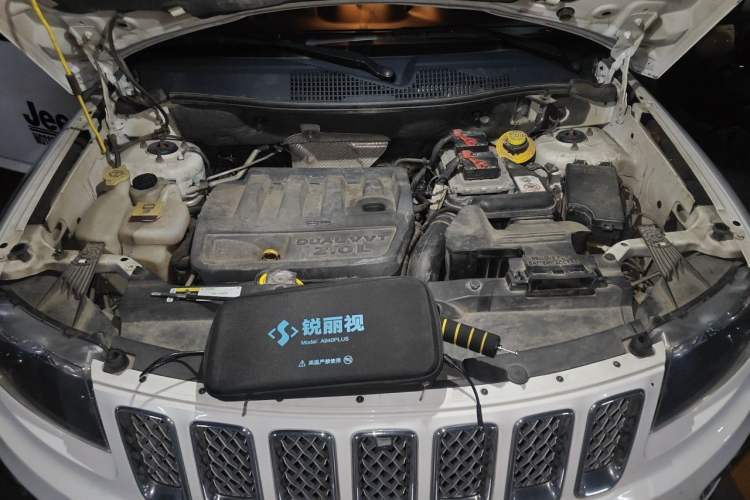 Used Jeep Compass 2014 2.0L two-wheel drive luxury version Engine Bay