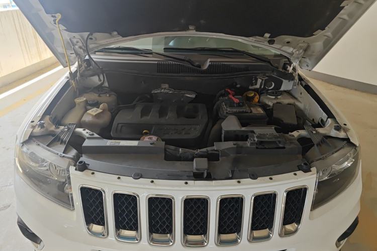 Used Jeep Compass 2014 Revised Version 2.4L Four-Wheel Drive Comfort Edition Engine Bay