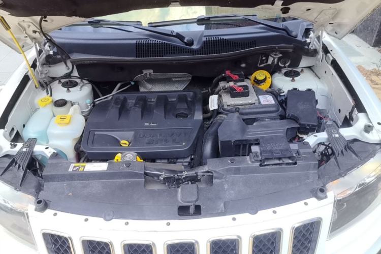 Used Jeep Compass 2014 Revised Version 2.4L Four-Wheel Drive Comfort Edition Engine Bay