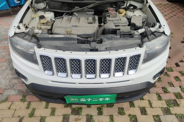 Used Jeep Compass 2014 2.4L four-wheel drive luxury navigation version Engine Bay