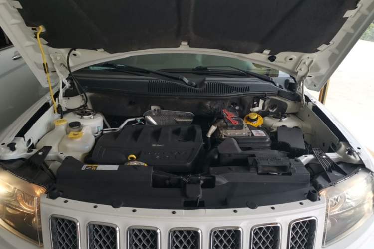 Used Jeep Compass 2014 2.4L four-wheel drive luxury navigation version Engine Bay