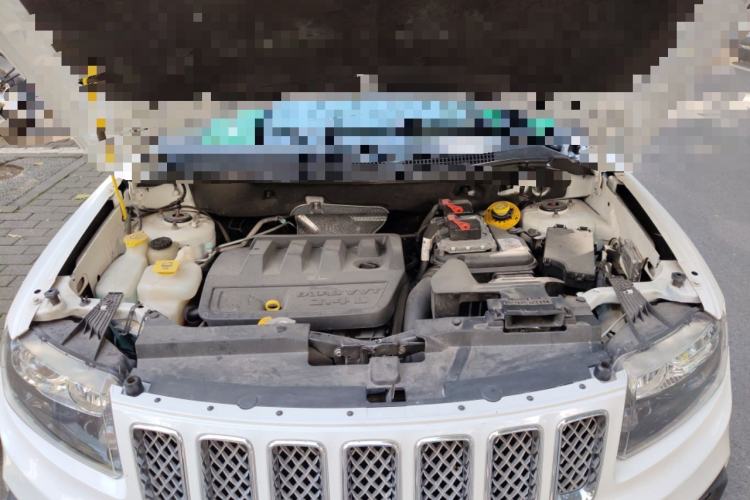 Used Jeep Compass 2014 2.4L four-wheel drive luxury version Engine Bay