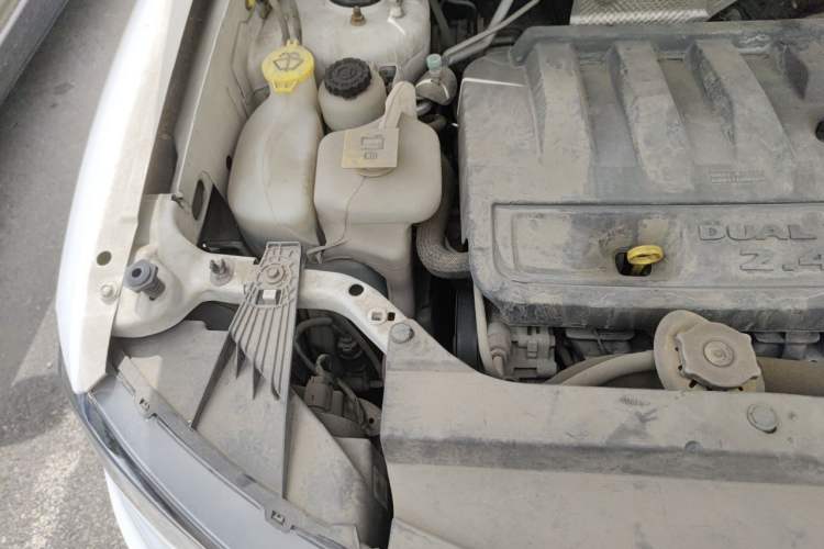 Used Jeep Compass 2014 2.4L four-wheel drive sport version Engine Bay Right