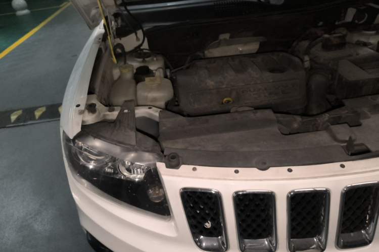 Used Jeep Compass 2014 Revised Version 2.4L Four-Wheel Drive Comfort Edition Engine Bay Right