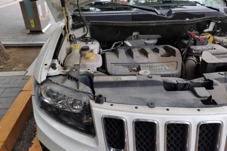 Used Jeep Compass 2014 2.0L two-wheel drive sport version Engine Bay Right