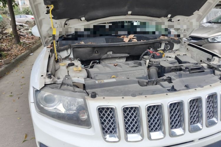 Used Jeep Compass 2014 Revised Version 2.0L Two-Wheel Drive Elite Edition Engine Bay Right