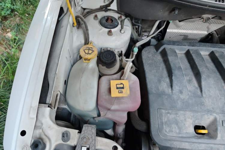 Used Jeep Compass 2014 2.0L two-wheel drive sport version Engine Bay Right