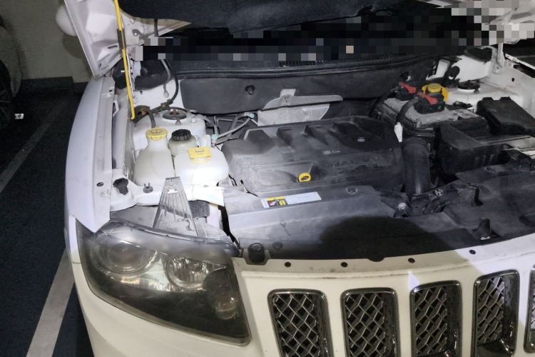 Used Jeep Compass 2014 Revised Version 2.4L Four-Wheel Drive Luxury Navigation Edition Engine Bay Right