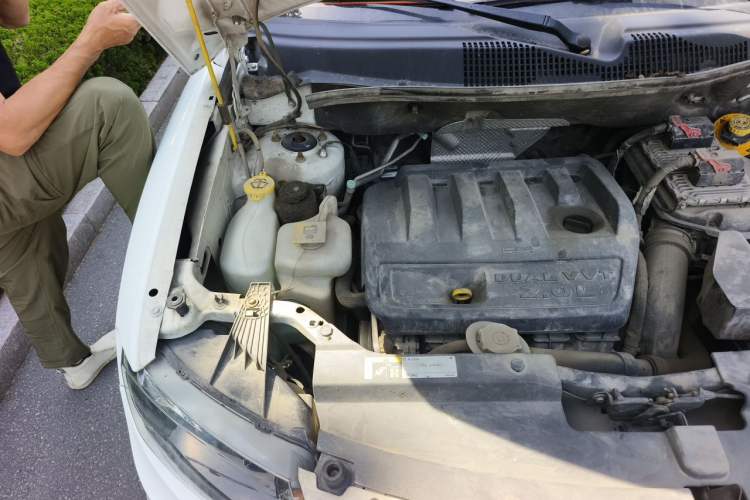 Used Jeep Compass 2014 2.0L two-wheel drive urban version Engine Bay Right
