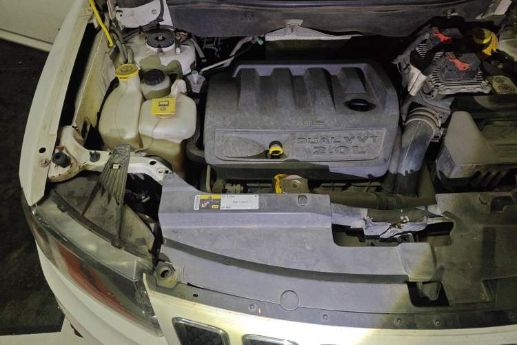 Used Jeep Compass 2014 2.0L two-wheel drive sport version Engine Bay Right