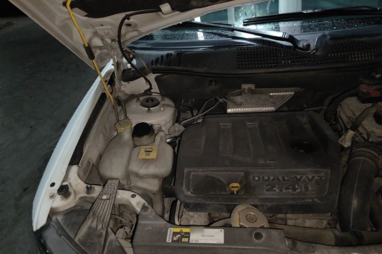 Used Jeep Compass 2014 2.4L four-wheel drive luxury version Engine Bay Right