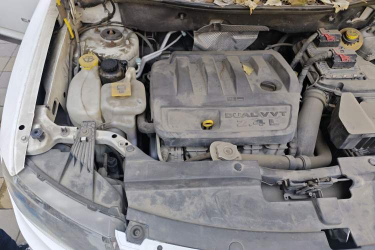 Used Jeep Compass 2014 2.4L four-wheel drive sport version Engine Bay Right