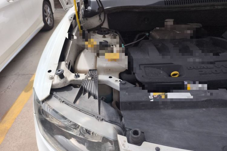 Used Jeep Compass 2014 2.0L two-wheel drive sport version Engine Bay Right