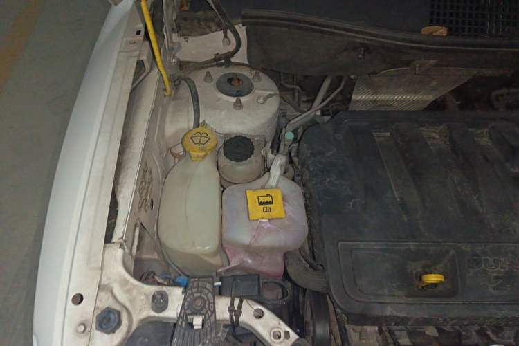 Used Jeep Compass 2014 2.4L four-wheel drive sport version Engine Bay Right