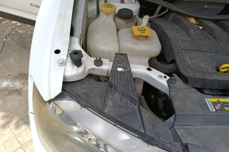 Used Jeep Compass 2014 2.0L two-wheel drive luxury version Engine Bay Right