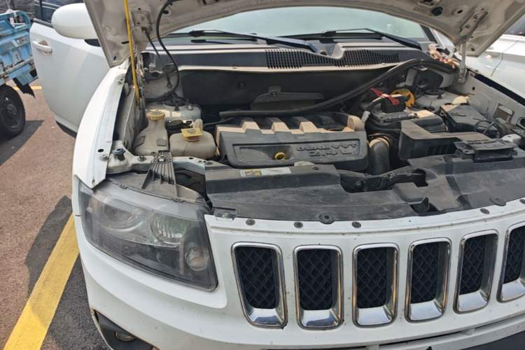 Used Jeep Compass 2014 2.4L Four-Wheel Drive Serpentine Collection Edition Engine Bay Right