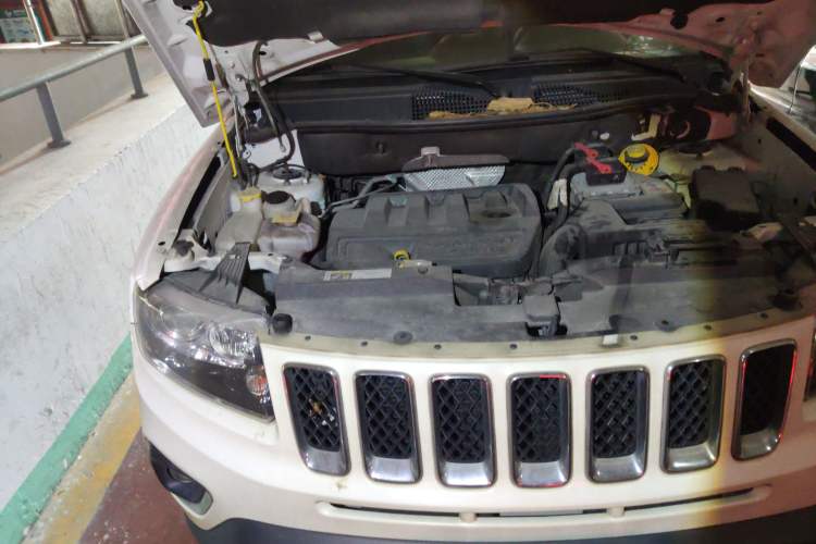 Used Jeep Compass 2014 Revised Version 2.4L Four-Wheel Drive Comfort Edition Engine Bay Right
