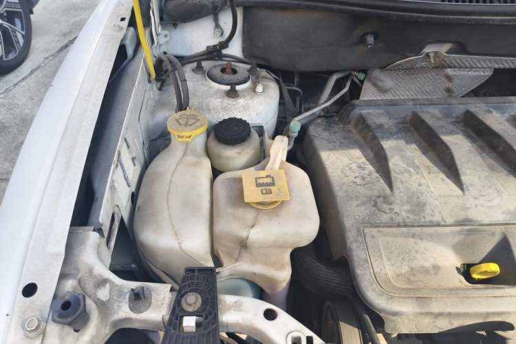 Used Jeep Compass 2014 2.0L two-wheel drive sport version Engine Bay Right