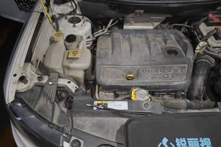Used Jeep Compass 2014 2.0L two-wheel drive luxury version Engine Bay Right