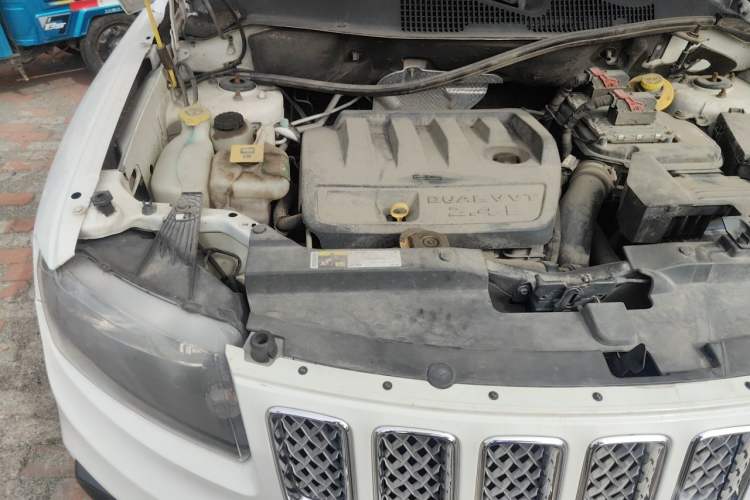 Used Jeep Compass 2014 2.4L four-wheel drive luxury navigation version Engine Bay Right