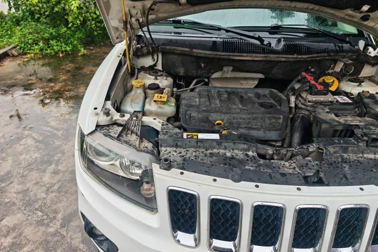 Used Jeep Compass 2014 2.0L two-wheel drive sport version Engine Bay Right