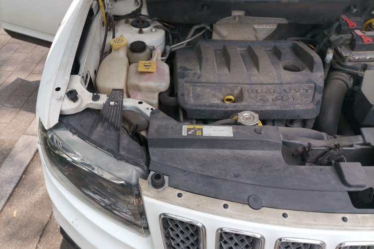 Used Jeep Compass 2014 2.4L four-wheel drive luxury version Engine Bay Right
