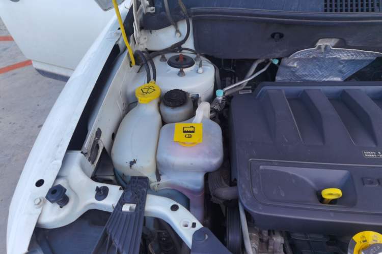 Used Jeep Compass 2014 2.4L four-wheel drive sport version Engine Bay Right