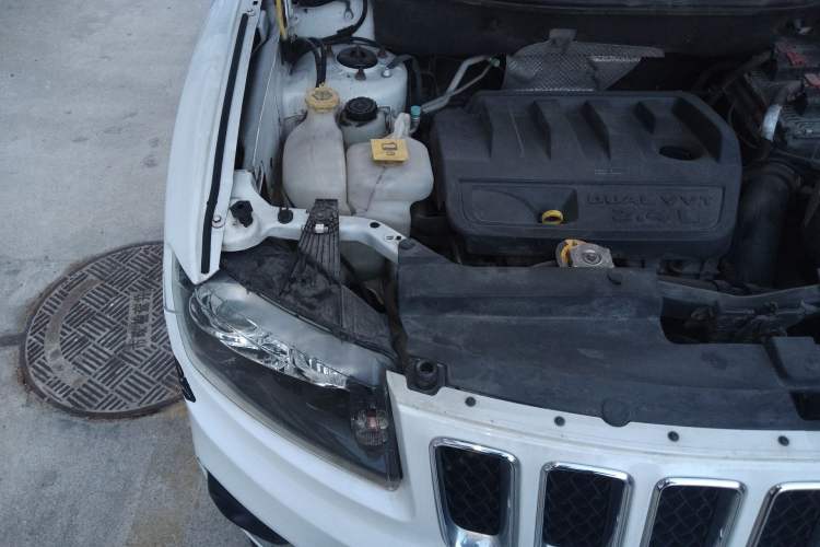 Used Jeep Compass 2014 Revised Version 2.4L Four-Wheel Drive Comfort Edition Engine Bay Right