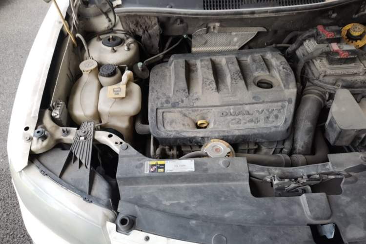 Used Jeep Compass 2014 2.4L four-wheel drive sport version Engine Bay Right