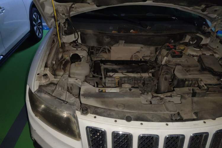Used Jeep Compass 2014 Revised Version 2.4L Four-Wheel Drive Comfort Edition Engine Bay Right