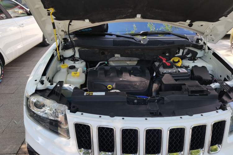 Used Jeep Compass 2014 Revised Version 2.4L Four-Wheel Drive Comfort Edition Engine Bay Right