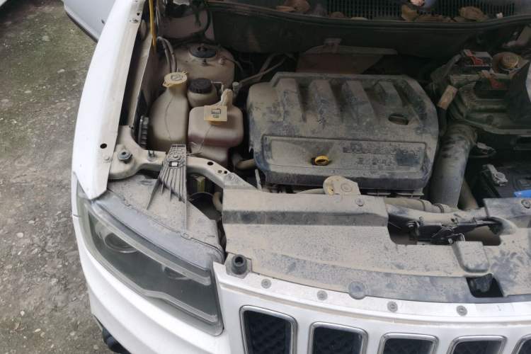 Used Jeep Compass 2014 2.4L four-wheel drive sport version Engine Bay Right