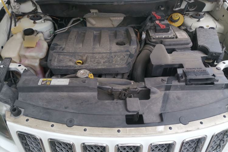 Used Jeep Compass 2014 2.4L four-wheel drive luxury version Engine Bay