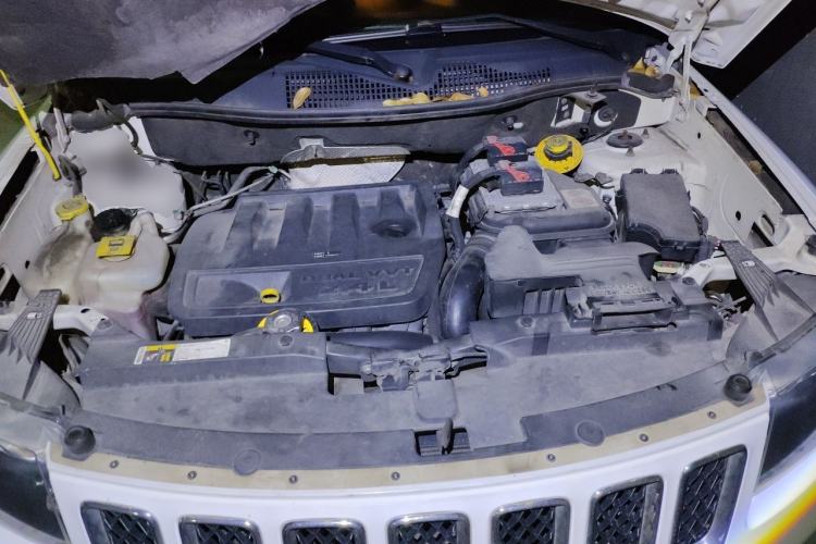 Used Jeep Compass 2014 Revised Version 2.4L Four-Wheel Drive Comfort Edition Engine Bay
