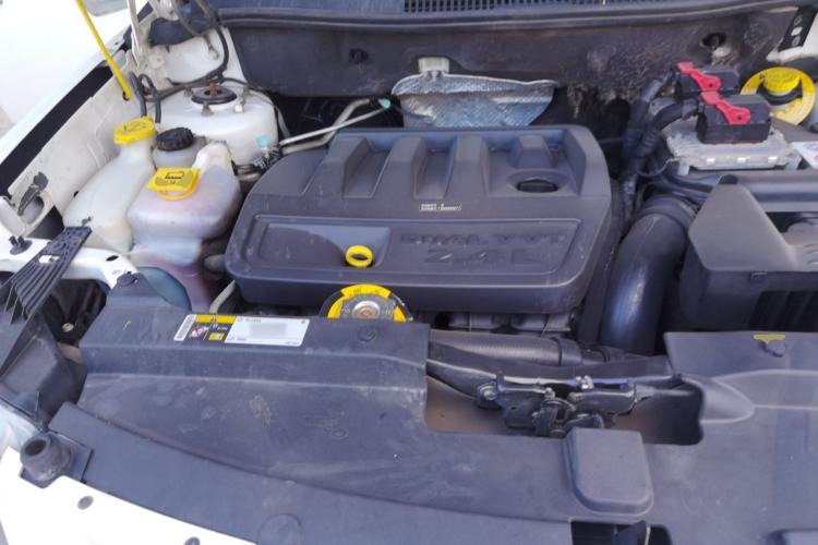 Used Jeep Compass 2014 2.4L four-wheel drive sport version Engine Bay