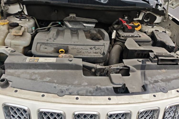 Used Jeep Compass 2014 2.4L four-wheel drive luxury version Engine Bay
