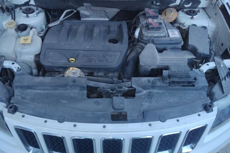Used Jeep Compass 2014 Revised Version 2.4L Four-Wheel Drive Comfort Edition Engine Bay