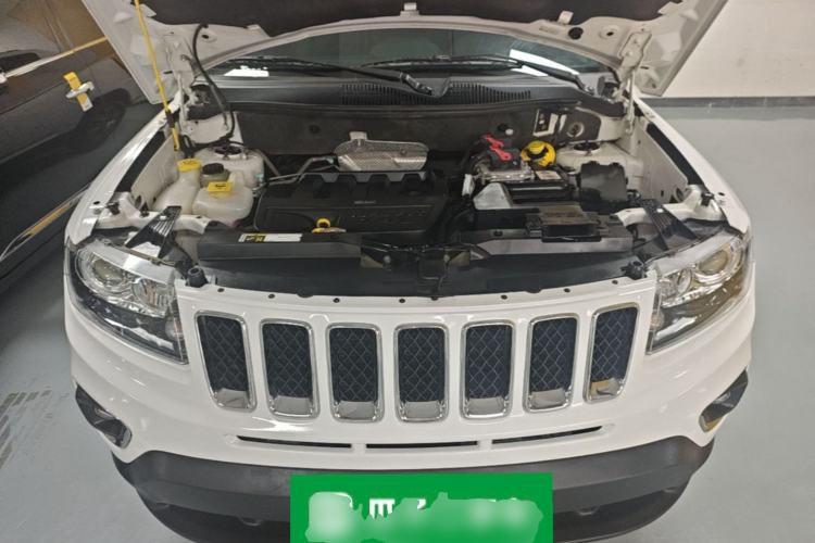 Used Jeep Compass 2014 Revised Version 2.4L Four-Wheel Drive Comfort Edition Engine Bay