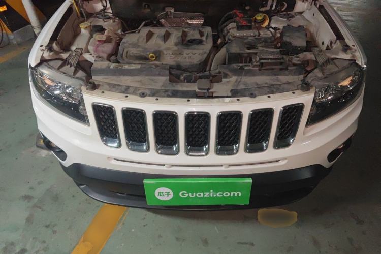 Used Jeep Compass 2014 2.0L two-wheel drive sport version Engine Bay