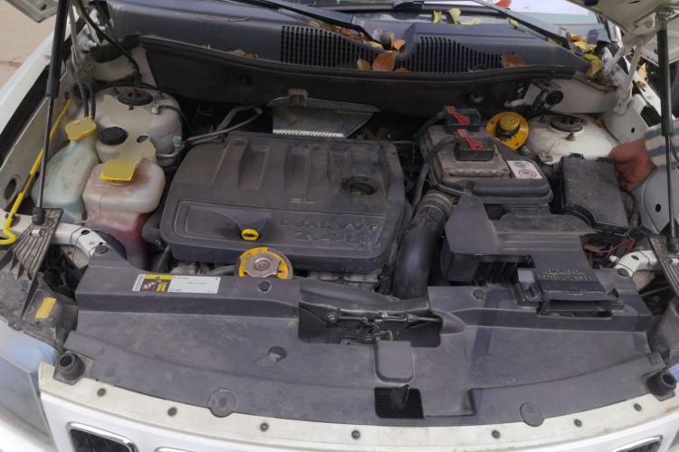 Used Jeep Compass 2014 2.4L four-wheel drive sport version Engine Bay